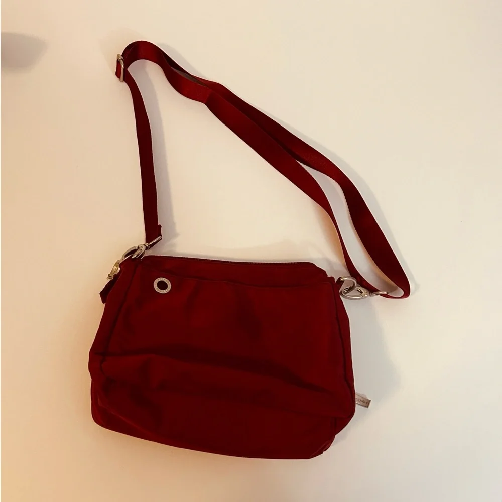 Calais Baggallini Red Crossbody Bag - Picture 3 of 12